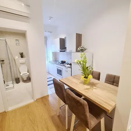 Caligula Center * Pola