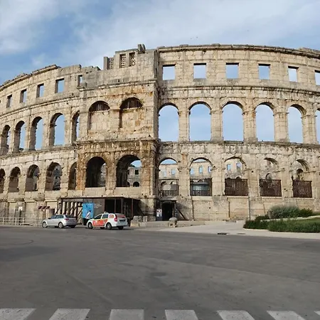 Caligula Center *